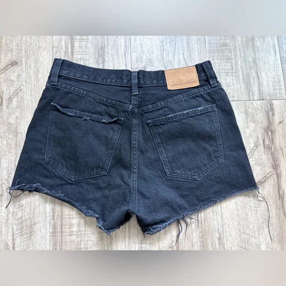 Denim Forum Aritzia Frayed hem High-Rise Jean shorts The Yoko Short distressed - Picture 2 of 7